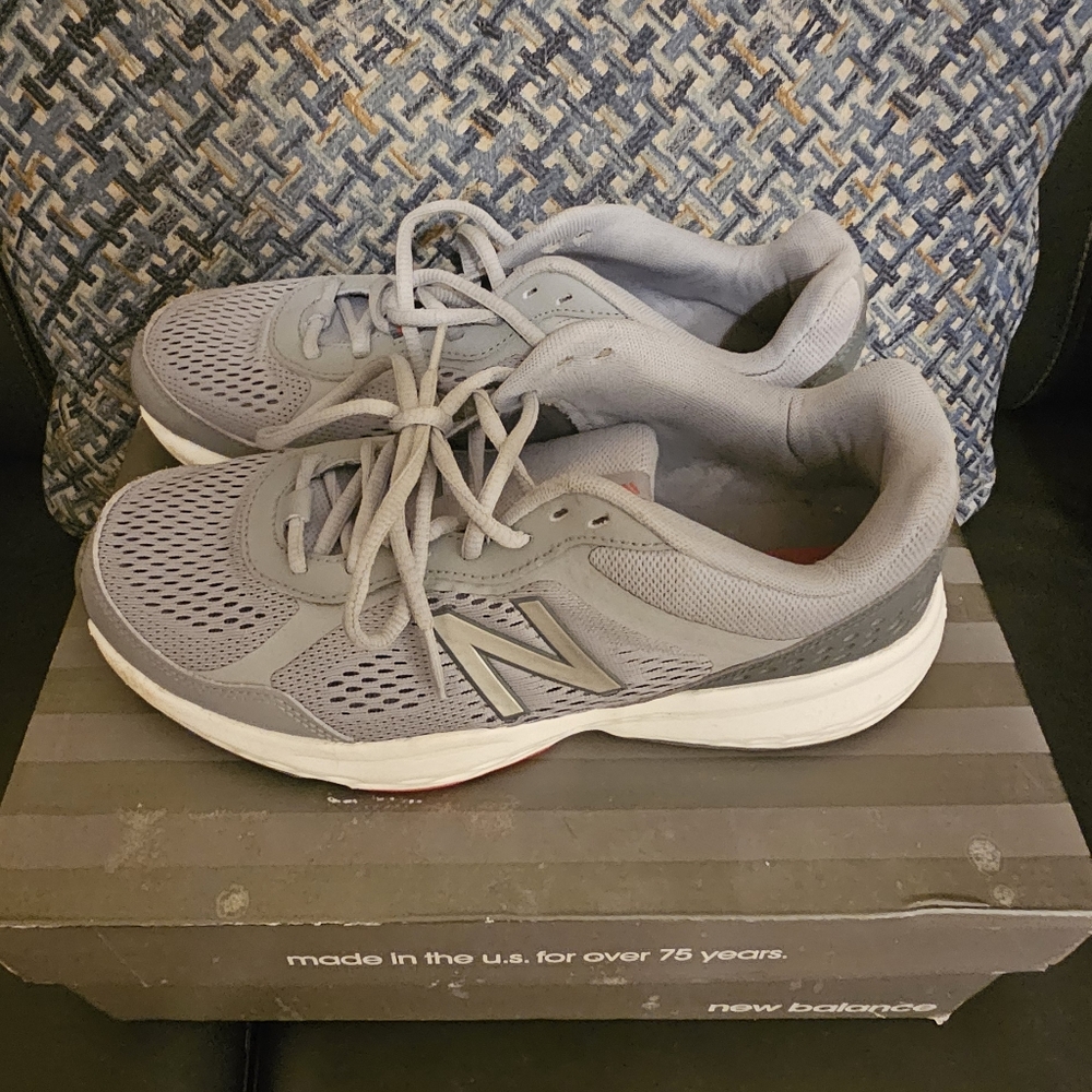 New Balances Sneaker.. Gently worn.